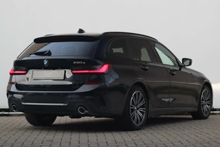 BMW 3 Serie BMW 330e Touring M-sport | Pano | H&K | Laser | ACC | HUD - afbeelding nr 2