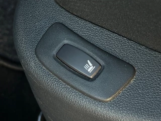 Renault Clio Renault Clio 1.2 TCe Limited | Volledig Onderhouden | Navigatie | Cruise Control | Climate Control | Stoelverwarming | Parkeersens - afbeelding nr 16