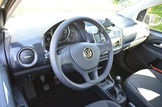 Volkswagen up! Volkswagen Up! 1.0 65 pk Executive pdc/cruise control/camera 5836 km! - afbeelding nr 2