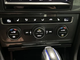 Volkswagen e-Golf | Lederen Bekleding | Zwarte Velgen | Privacy Glass | Lage km. stand! | SoH (batterijcheck) 86,4 % score! - afbeelding nr 17