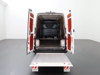 Volkswagen Crafter Volkswagen Crafter 2.0TDI 140PK L4H3 DSG Automaat L3H2 | Laadklep Navigatie | Camera | Airco | 3-Persoons - afbeelding nr 4
