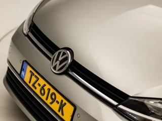 Volkswagen Golf Volkswagen Golf 1.0 TSI Sportline (APPLE CARPLAY, GROOT NAVI, CLIMATE, STOELVERWARMING, DYNAMISCHE KNIPPERLICHTEN, MASSAGE, ALCANTARA, ADAPTIVE CRUISE, PARKEERSENSOREN, GETINT GLAS, LM VELGEN, NIEUWSTAAT) - afbeelding nr 35