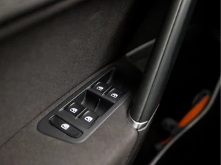 Volkswagen Golf (APPLE CARPLAY, GROOT NAVI, CLIMATE, STOELVERWARMING, DYNAMISCHE KNIPPERLICHTEN, ALCANTARA SPORTSTOELEN, ADAPTIVE CRUISE, PARKEERSENSOREN, LM VELGEN, NIEUWSTAAT) - afbeelding nr 21
