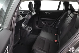 Volvo V60 Volvo V60 2.0 T4 Momentum Pro | Trekhaak | Adaptive cruise |  Stoelverwarming | Carplay | BLIS | Navigatie | Full LED | DAB | Half leder | Climate control - afbeelding nr 6