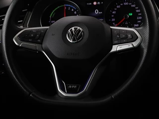 Volkswagen Passat Volkswagen Passat 1.4 TSI PHEV GTE Business | Adaptive cruise |  Camera | Carplay | Stoelverwarming | Massage | Navigatie | Full LED - afbeelding nr 11