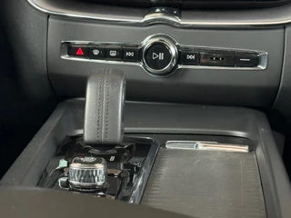 Volvo XC60 Volvo XC60 2.0 B5 Momentum Exclusive Pano|Harman|HuD|360cam - afbeelding nr 24