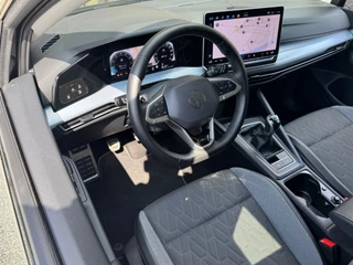 Volkswagen Golf Volkswagen Golf 1.5 TSI LIFE BUSINESS LED/PDC/CARPLAY/TREKHAAK - afbeelding nr 2