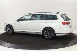 Volkswagen Passat Volkswagen Passat 1.4 TSI PHEV GTE | Head-Up | Stoelverwarming |  Camera | Adaptive cruise | Massage | Side Assist | Carplay | Matrix LED | Achterbankverwarming | Navigatie - afbeelding nr 2