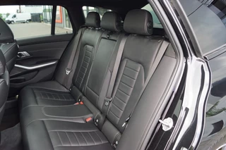 BMW 3 Serie BMW 3 Serie 330e Touring M Sport / Panodak / Leer / Trekhaak / Head-up/ Laser/Harman Kardon - afbeelding nr 37