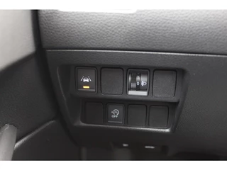 Nissan QASHQAI Nissan QASHQAI 1.2 N-Connecta / Trekhaak / Panoramadak / 360Camera / 18'' / Keyless / Navigatie / Getint glas / DAB / Cruise Control - afbeelding nr 28