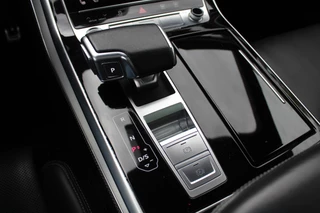 Audi Q8 Audi Q8 55 TFSI e quattro Pro Line S / Vol opties!! / Trekhaak / Panoramadak / 360Camera / Head-up / 22'' / Softclose / B&O / Luchtvering / Keyless / Stuurverwarming / Sfeerverlichting / Stoelventilatie + verwarming / Dodehoek / - afbeelding nr 30