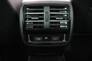 Volkswagen Passat Volkswagen Passat 1.4 TSI TSI Highline | Stoelverwarming | Carplay |  Trekhaak| Leder/Alcantara | Full LED | Navigatie | Adaptive cruise | Climate control - afbeelding nr 25