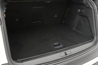 Peugeot 3008 Peugeot 3008 1.6 HYbrid 225 Allure | Stoelverwarming | Adaptive cruise | Camera | Carplay | Half leder | Navigatie | PDC | Sfeerverlichting | Full LED - afbeelding nr 18