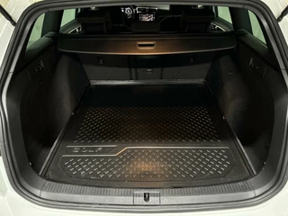 Volkswagen Golf Volkswagen Golf 1.5 TSI 2x R-Line Virtual CarPlay ACC NAP - afbeelding nr 42