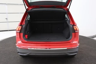Volkswagen Tiguan Volkswagen Tiguan 1.4 TSI eHybrid Life | Stoel & stuurverwarming |  Carplay | Adaptive cruise | Full LED | Navigatie | Parkeerhulp | Active Info Display - afbeelding nr 16