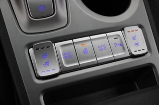 Hyundai Kona Hyundai Kona Electric Premium 64 kWh - Carplay, Camera, Leer, Stoelverw. - afbeelding nr 24