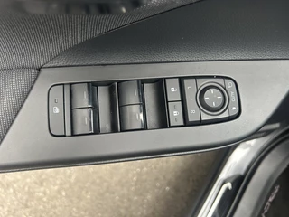 Toyota C-HR Toyota C-HR 1.8 Hybrid Dynamic Limited / Groot scherm / Parkeersensoren - afbeelding nr 23