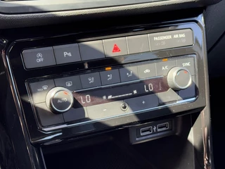 Volkswagen T-Cross Volkswagen T-Cross 1.0 TSI AUT. R-LINE LED NAVI CARPLAY DIGITALE SCHERM AIRCO LMV P - afbeelding nr 10
