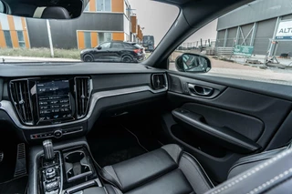 Volvo V60 Volvo V60 2.0 T6 340PK AWD R-Design Head Up|360|Pano|Bomvol! - afbeelding nr 29