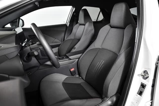 Toyota C-HR Toyota C-HR 2.0 Hybrid 200 Dynamic | Dig. Cockpit | Adapt. Cruise | Stoel-+Stuurverw. | PDC | Camera | NAV + App. Connect | ECC | LM 18