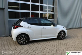 Toyota Yaris Toyota Yaris 1.5 Hybrid Executive | Panoramadak | JBL Sound | Trekhaak | Head Up | 17 Inch | Stuurverwarming. - afbeelding nr 2