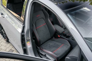 Volkswagen Golf Volkswagen Golf 2.0 TSI GTI Clubsport 45 Jahre Akra Pano DSG - afbeelding nr 35