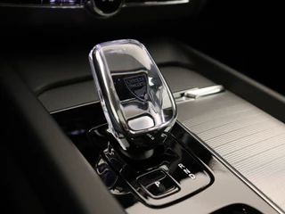 Volvo XC60 Volvo XC60 T6 PLUG-IN HYBRID PLUS DARK SCHUIFDAK CAMERA HARMAN KARDON ACC B - afbeelding nr 28