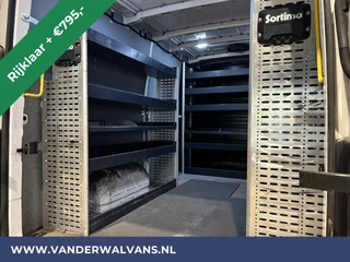 Volkswagen Crafter Volkswagen Crafter 2.0 TDI 141pk L3H2 L2H1 inrichting Euro6 *Rijklaar Direct Rijden* Airco | Camera | Apple Carplay | Android Auto Parkeersensoren, Bijrijdersbank, 3000kg trekvermogen - afbeelding nr 12