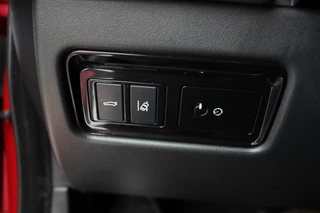 Jaguar XE Jaguar XE 2.0 R-Sport | 200PK | El. Stoelen | Camera | Afneembare trekhaak - afbeelding nr 34