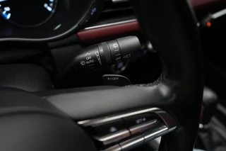Mazda 3 Mazda 3 2.0 e-SkyActiv-X Luxury automaat i-Activesense pakket met Sunroof en rood leer pakket : dealer onderhouden en 24 maanden verlengde garantie - afbeelding nr 31
