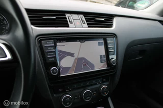 Škoda Octavia Skoda Octavia Combi 1.4 TSI Businessline AUTOMAAT TREKHAAK CAMERA - afbeelding nr 11