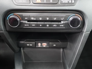 Kia Ceed - Climate control - Cruise control - LM velgen - Privacy glass - Trekhaak - Fabrieksgarantie tot 08-2025 - afbeelding nr 37