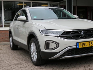 Volkswagen T-Roc Volkswagen T-Roc 1.5 TSI 150pk DSG-aut. LIFE BNS / Navi / Trekhaak afn.baar / Stoelverw. / FABRIEKS garantie - afbeelding nr 43