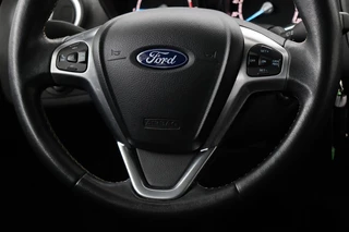 Ford Fiesta Ford Fiesta 1.0 EcoBoost Titanium | Camera | Trekhaak |  Climate control | Navigatie | Cruise control | Verwarmde voorruit | PDC | Regensensor - afbeelding nr 8