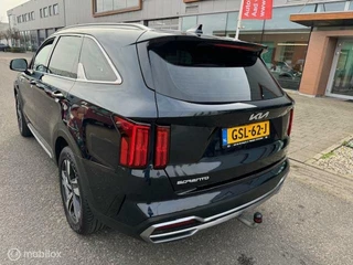 Kia Sorento Sorento 1.6T 267pk PHEV Hybrid 7 Pers. 4WD Automaat Edition , 55 km volledig elektrisch rijden hierna hybride aandrijving. Trekhaak , Navi , Apple Carplay - Android Auto , Parkeerhulp Voor& Achter . Stoel & Stuur verwarming , 7 jaar fabrieksgarantie - afbeelding nr 3