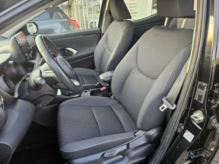 Toyota Yaris Toyota Yaris 1.5 Hybrid Dynamic | Nieuw Model / Dealer OH | Carplay / Cruise - afbeelding nr 10
