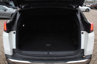 Peugeot 3008 Peugeot 3008 1.6 PureTech GT Line / Panoramdak / Camera / Navigatie / 19'' / Keyless / Half leder / Focal Audio / Dodehoek / Cruise Control - afbeelding nr 15