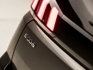 Peugeot 5008 Peugeot 5008 1.2 Puretech Sport 7 Persoons (APPLE CARPLAY, GROOT NAVI, LEDER, STOELVERWARMING, 360 CAMERA, SPORTSTOELEN, KEYLESS, GETINT GLAS, TREKHAAK, DAB+, NIEUWE APK, NIEUWSTAAT) - afbeelding nr 30