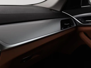 BMW 5 Serie BMW 5-serie 530e Business Edition Plus | LaserLight | Leder |  Stoelverwarming | Carplay | Live Cockpit | Navigatie | Memory | Parkeerhulp | Climate control - afbeelding nr 32