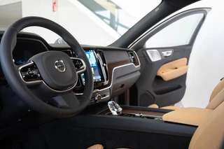 Volvo XC60 Volvo XC60 2.0 T8|455PK AWD|Org NL|1ste Eig|Ultimate Bright|Luchtv.|Bowers & Wilkins|Trekhaak|Head-Up|Pano|Crystal|Dealer Onderhouden - afbeelding nr 12
