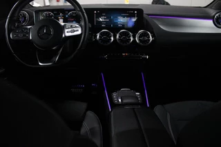 Mercedes-Benz B-Klasse Mercedes-Benz B-klasse 250e 218PK BUSINESS SOLUTION AMG NIGHT EDITION | NAVIGATIE | SFEERVERLICHTING | ACHTERUITRIJCAMERA | PARKEERSENSOREN VOOR / ACHTER | ALCANTARA / KUNSTLEDER BEKLEDING | VOORSTOELEN VERWARMBAAR | VERLICHTE INSTAPLIJSTEN | LICHTMETALEN AMG DUBBELSPAAKS VELGEN 18