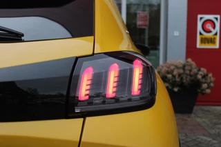 Peugeot 208 Peugeot 208 1.2 100PK GT | NAVIGATIE | APPLE CARPLAY/ANDROID AUTO | DODEHOEK DETECTIE | FULL LED KOPLAMPEN | CLIMATE CONTROL | 3-D INSTRUMENTENPANEEL | 17