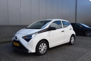 Toyota Aygo Toyota Aygo 1.0 VVT-i x-fun | Cruise control | Airco | start & stop systeem | - afbeelding nr 2