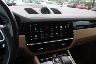 Porsche Cayenne Porsche Cayenne 3.0 E-Hybrid Platinum Edition / Trekhaak / Panoramadak / 360Camera / 22'' / Matrix LED / Luchtvering / Sportdesign / Sportchrono / Keyless / Stoelventilatie / Stuurverwarming / Dodehoek / DAB / ACC - afbeelding nr 19