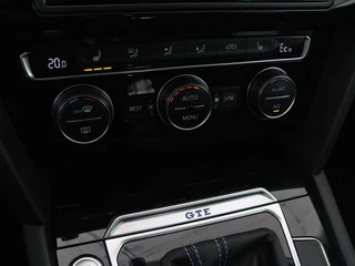 Volkswagen Passat Volkswagen Passat 1.4 TSI GTE | Panoramadak | Stoelverwarming |  Trekhaak | Adaptive cruise | Camera | Carplay | Leder/Alcantara | Full LED | Virtual Cockpit - afbeelding nr 32