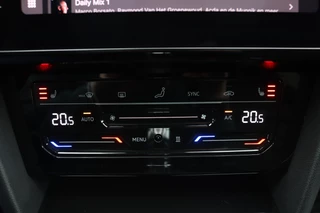 Volkswagen Arteon Volkswagen Arteon Shooting Brake 1.4 TSI eHybrid R-Line Pano/IQ.Light/Navi Pro/Keyless/Elek. lederen R Sportstoelen/DCC/ACC/Camera/Virtual Cockpit/Trekhaak wegkl. - afbeelding nr 27