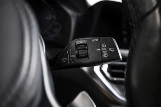 BMW 3 Serie BMW 3 Serie Touring 330e 292 PK xDrive High Executive M-Sport - Automaat | Dig. Cockpit | Cruise | Stoelverw. | PDC | 360 Camera | NAV + App. Connect | ECC | Elek. Klep | DAB | LM 18