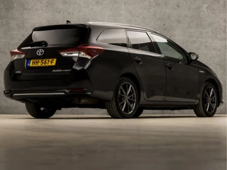 Toyota Auris Toyota Auris Touring Sports 1.8 Hybrid Sport Automaat (PANORAMADAK, NAVIGATIE, LEDER, STOELVERWARMING, CAMERA, SPORTSTOELEN, KEYLESS, LED KOPLAMPEN, NIEUWE APK, NIEUWSTAAT) - afbeelding nr 5