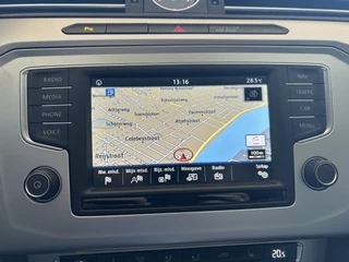 Volkswagen Passat Volkswagen Passat Variant 1.4 TSI ACT Highline Business R navi/camera airco/ecc apk - afbeelding nr 9