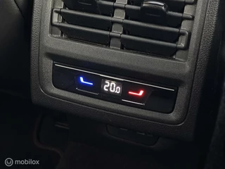 Volkswagen Golf Volkswagen Golf 2.0 TSI GTI Black Style Panorama/HUD/H&K/Leder - afbeelding nr 23